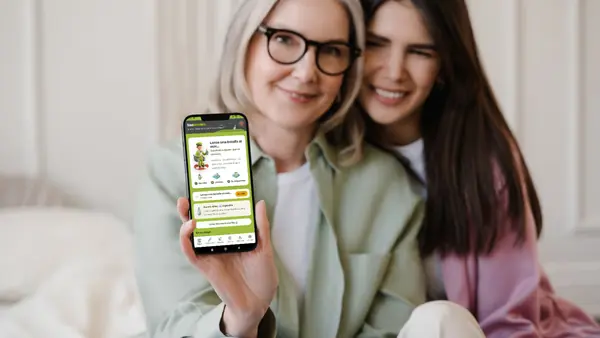 Photo of Seabottles in use: two people with a phone
